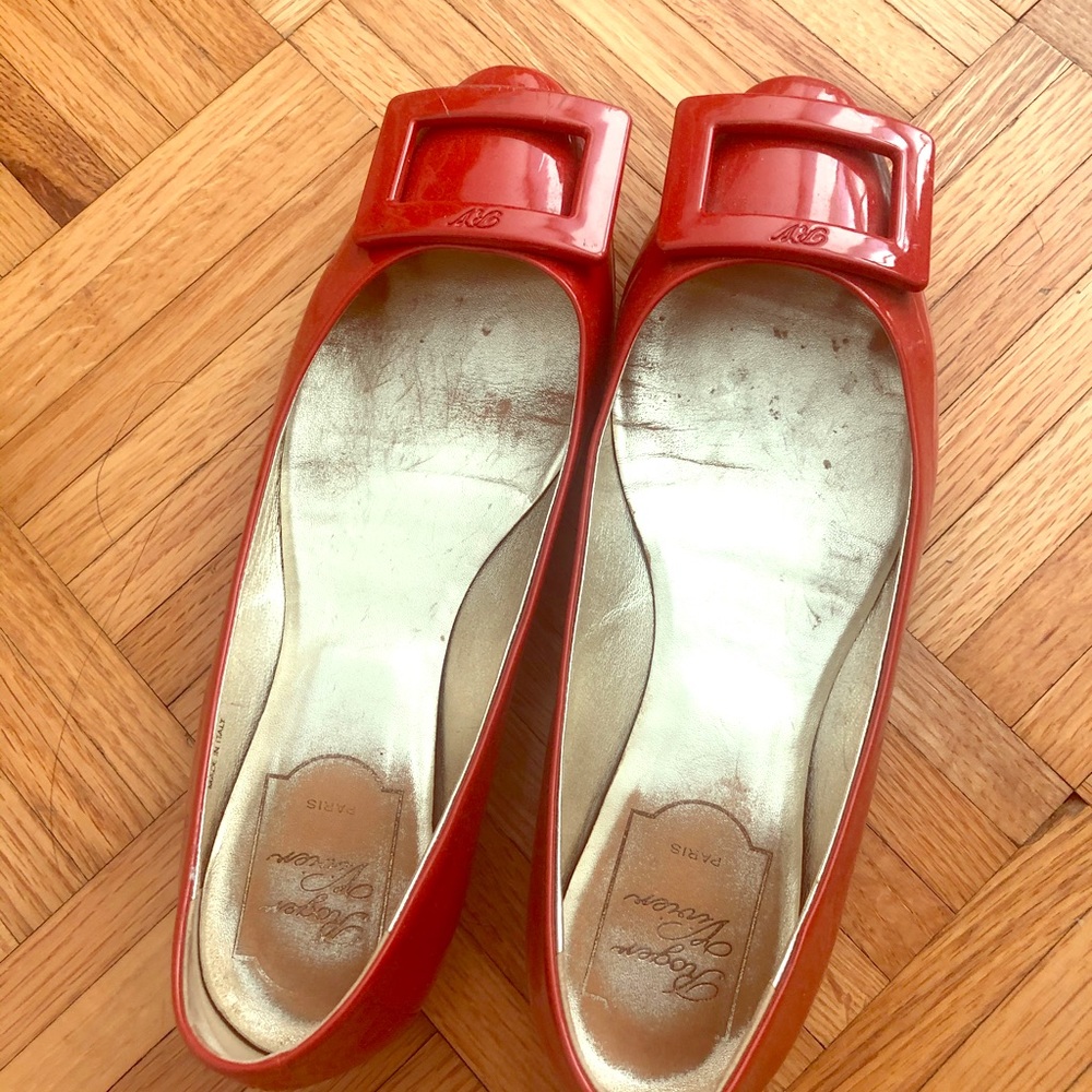 Roger Vivier patent flats